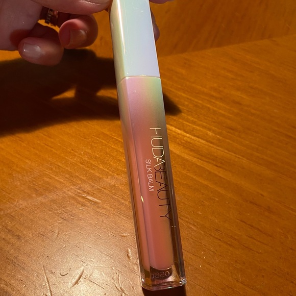 Huda Beauty Silk Balm Lip Balm Blush - Picture 6 of 16